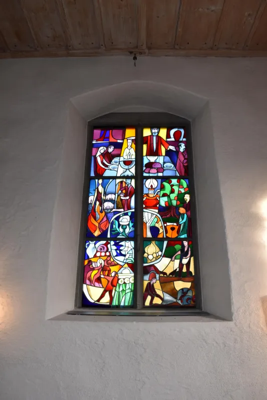 Kirchenfenster Radelfingen (Foto: Lea D&uuml;rig)