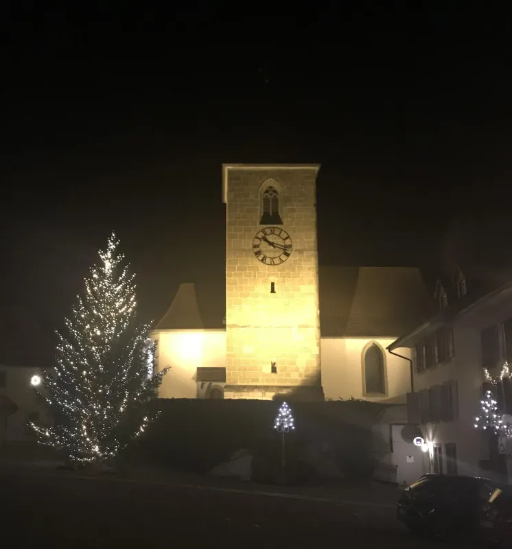 Kirchebeleuchtet (Foto: Margret Kr&auml;henb&uuml;hl)