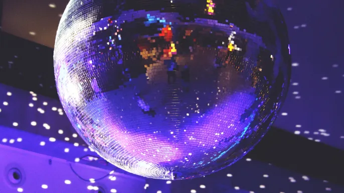disco-ball-gdb2aa08c8_1920 (Foto: Cornelia Rychen) disco-ball-gdb2aa08c8_1920 (Foto: Cornelia Rychen)