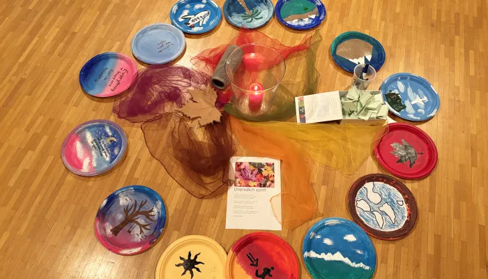 25.11.01 Leben-Sterben Klasse 9 (Foto: Lilian Fankhauser) 25.11.01 Leben-Sterben Klasse 9 (Foto: Lilian Fankhauser)