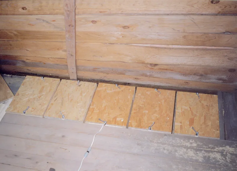 52 Mauersegler Nistkasten Kirchturm April 98-2 (Foto: Sekretariat Meikirch) 52 Mauersegler Nistkasten Kirchturm April 98-2 (Foto: Sekretariat Meikirch)